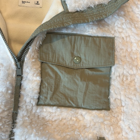 Abercrombie & Fitch Sherpa Jacket with Olive Accents and Stand-Up Collar - Picture 3 of 9